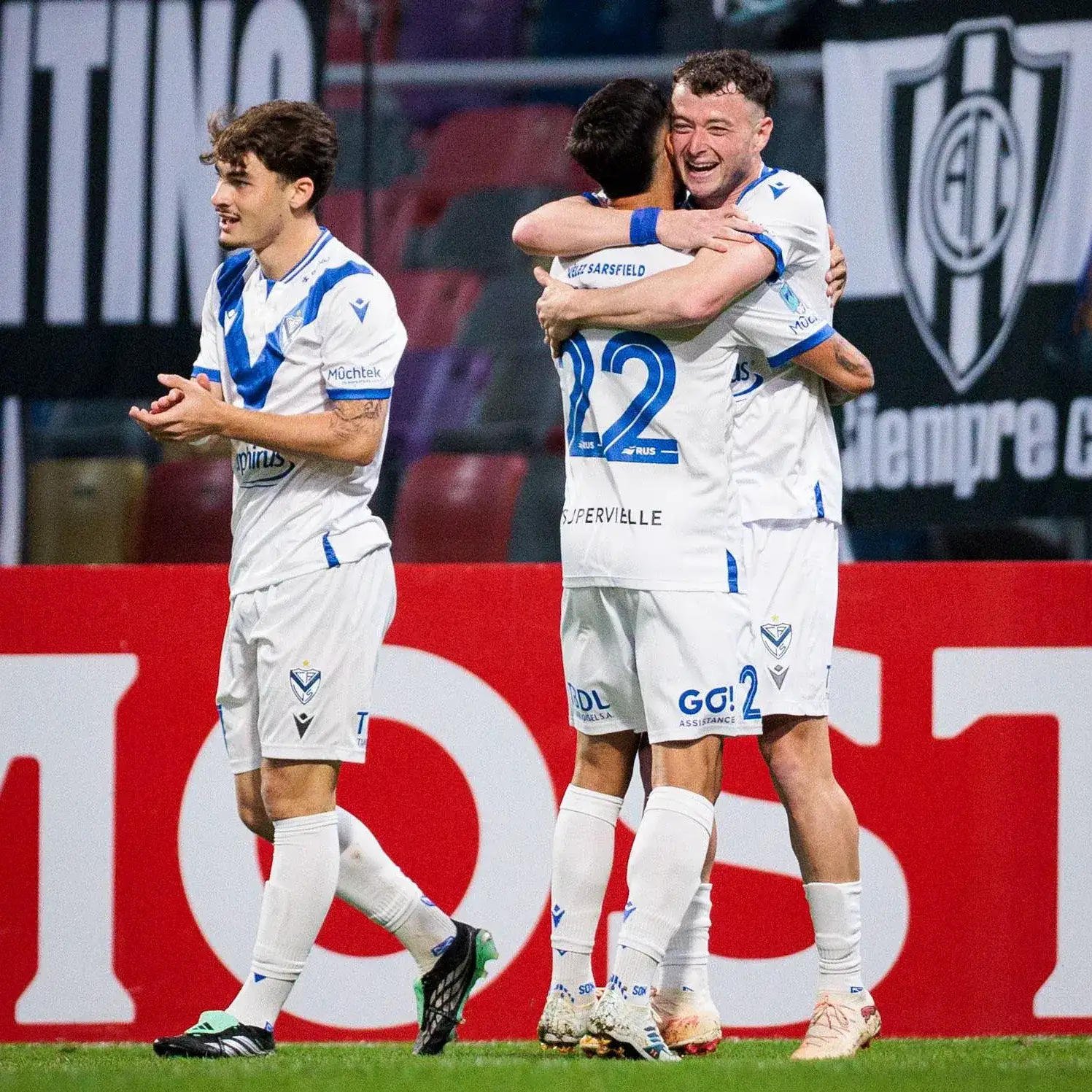Vélez y un triunfo aplastante