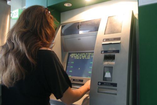 Con un aumento retroactivo, el sábado se iniciará el pago de haberes en la administración pública