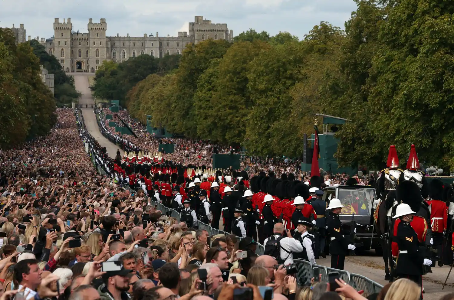 La despedida a la reina Isabel II fue multitudinaria.