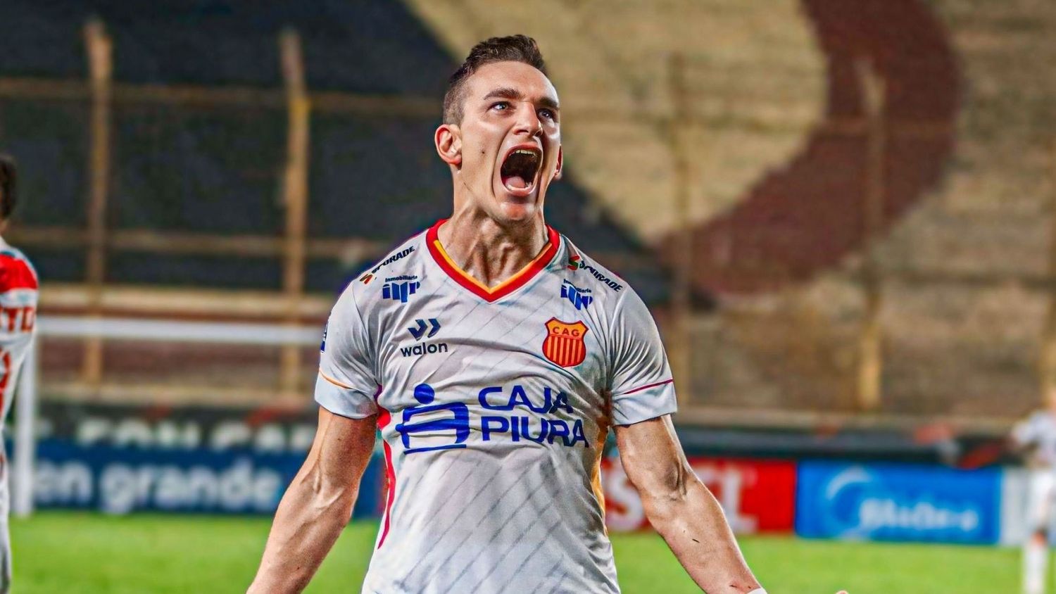 El ex Juventud Unida Neri Bandiera metió un golazo de taco para el empate agónico de su equipo por Copa Sudamericana