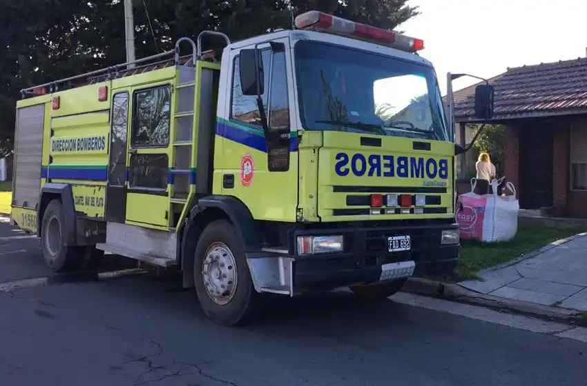 Incendio en pleno barrio Los Pinares