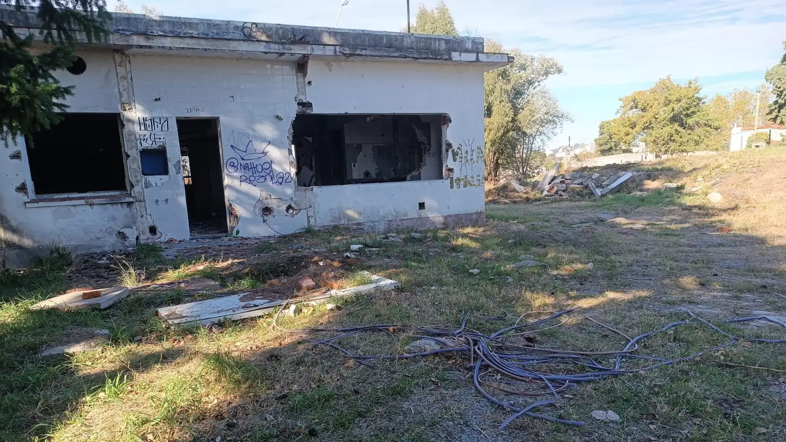 Vecinos de Villa Italia volvieron a hacer público su preocupación por la situación del exPoliclínico Ferroviario.