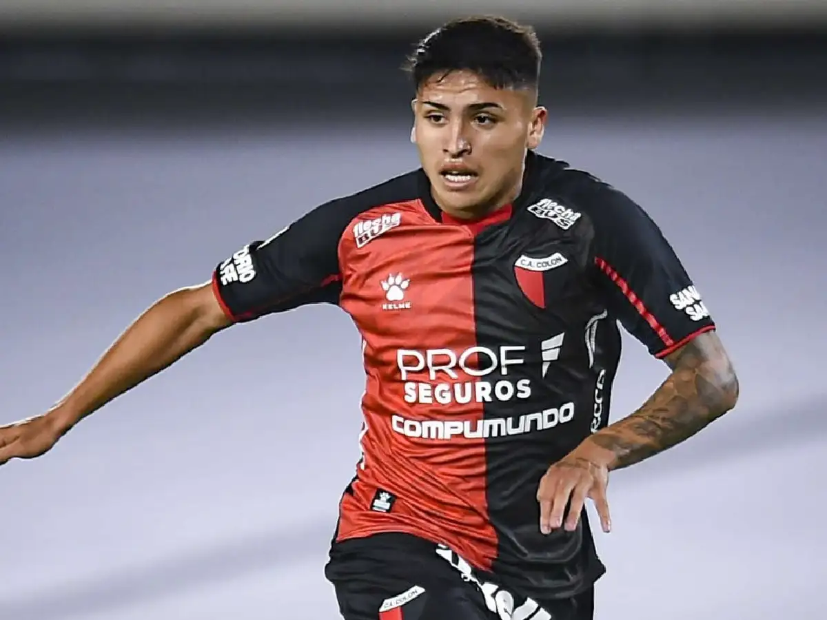 Colón vendió a Farías a un grupo inversor