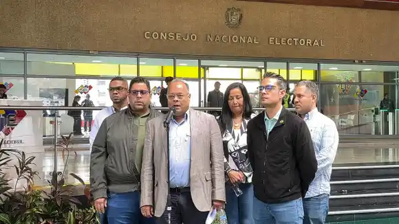 Fuerza Vecinal espera «un futuro próspero en Venezuela»: así   inscribió sus candidatos ante el CNE para