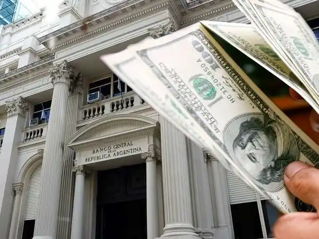 El dólar cerró noviembre al mismo precio en el que terminó octubre y regresaron las compras del Tesoro