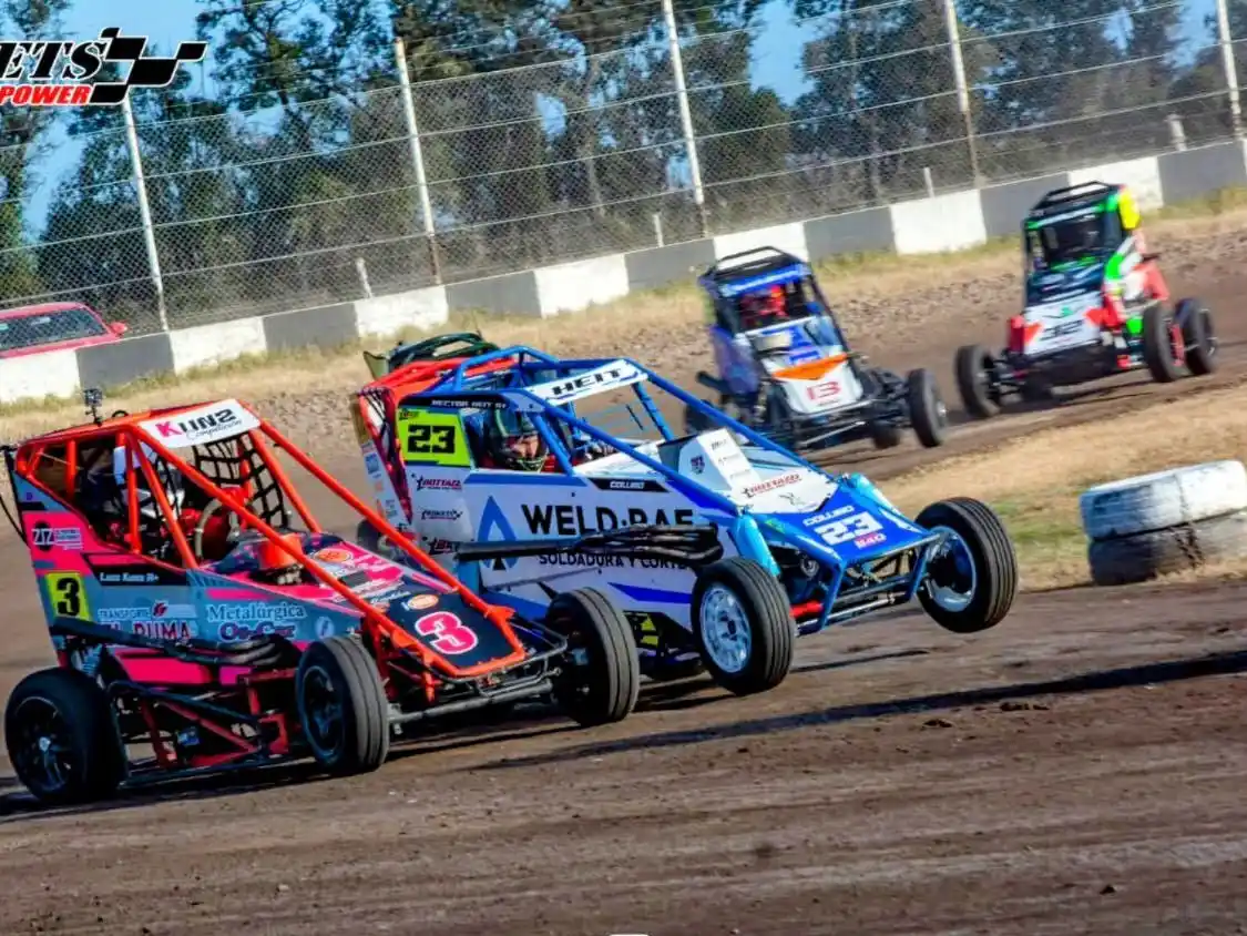 El Midgets Show and Power corre  en San Antonio.Foto:Midgets Show and Power Facebook