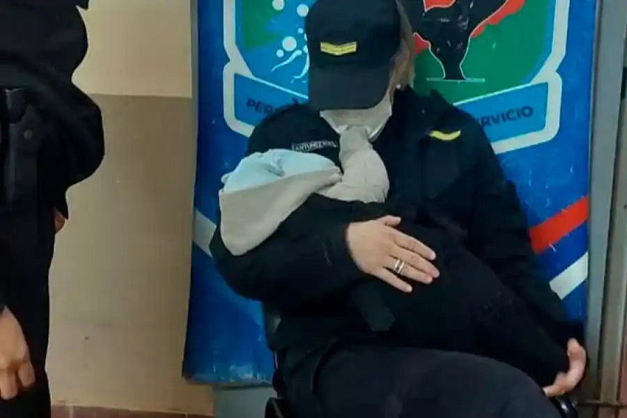 Abandonaron a bebé de tres meses y su llanto desesperado le salvó la vida