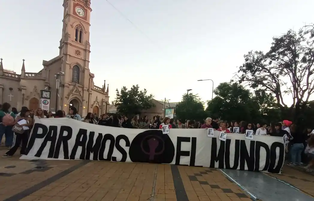 La movilización tuvo su inicio y desconcentración en 25 de Mayo y Belgrano. Foto: Sur24.