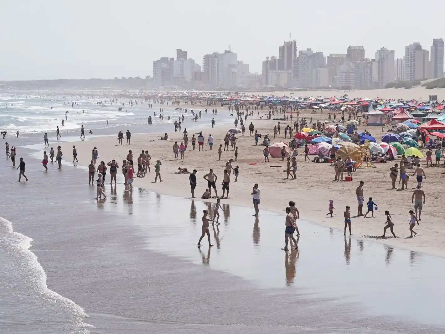 Así se vivió la playa el fin de semana del Carnaval en Necochea