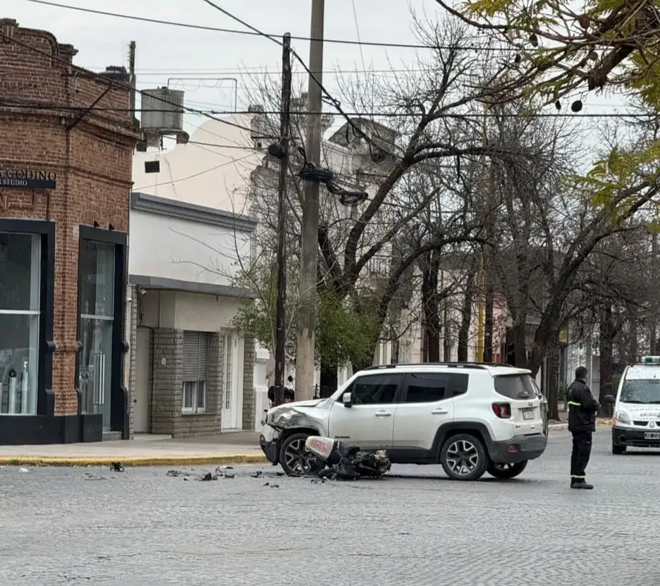 El choque ocurrió en una transitada esquina.