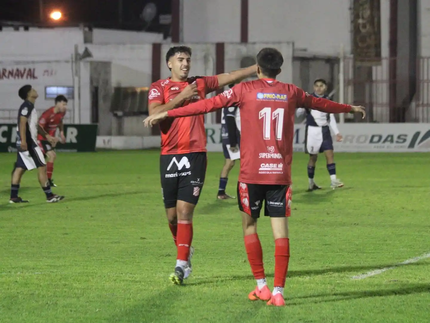 El León y el Negra igualaron 4 a 4 en un partidazo. Foot:IG 9 de Julio