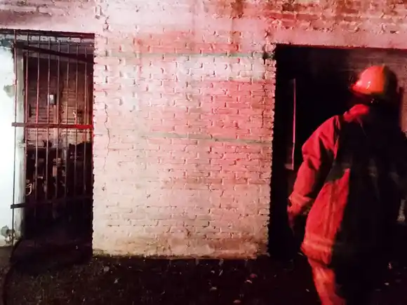 Familia se salvó de un incendio gracias al llanto de su bebé