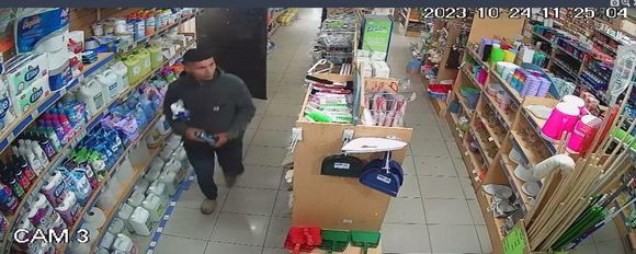 VIDEO: Lo pescaron robando jabones, cremas y otros productos y huyó a la carrera