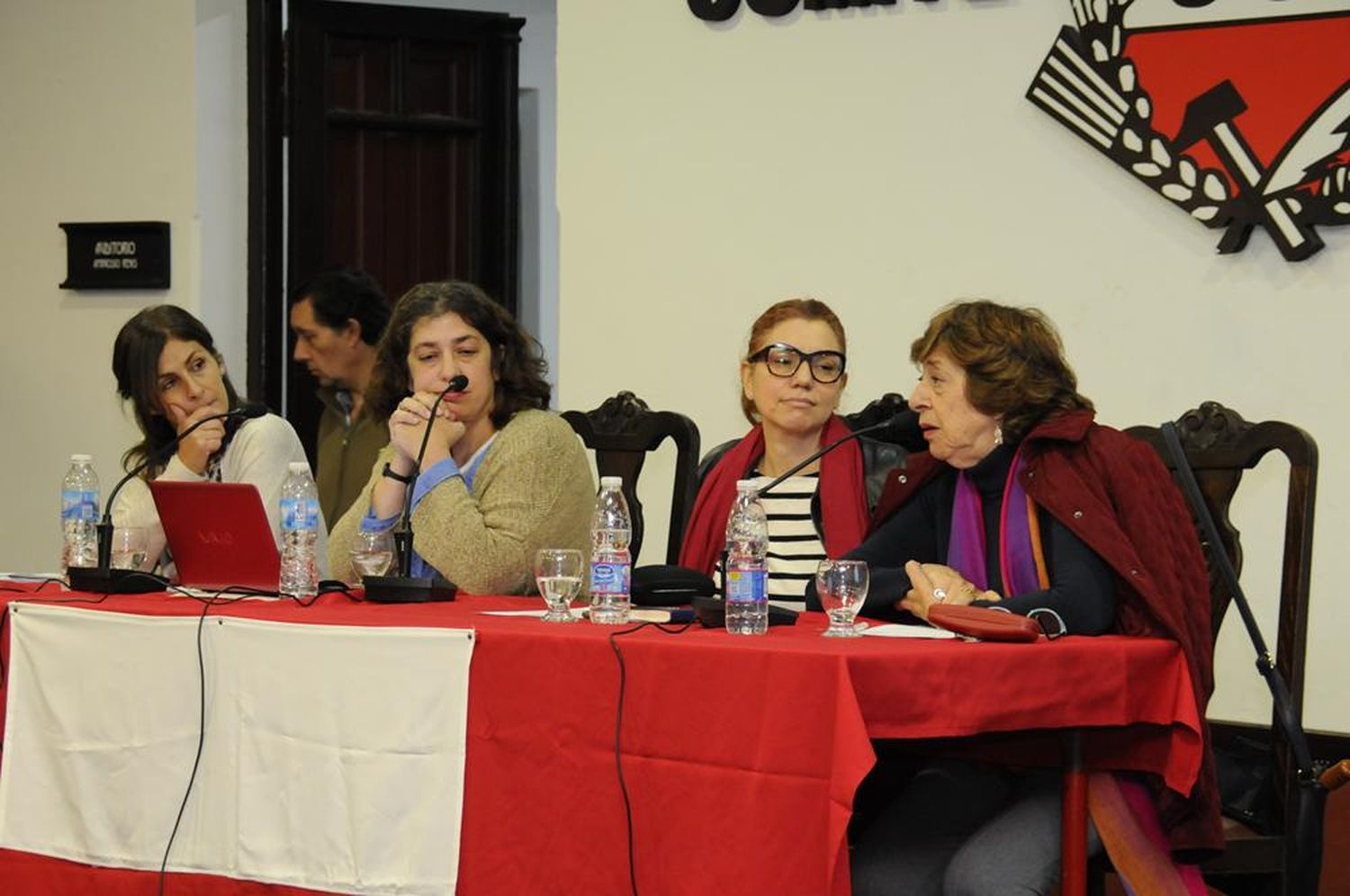 Tuvo lugar un debate sobre el proyecto que busca legalizar el aborto voluntario
