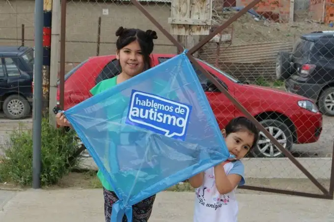Realizan una barrileteada por la ley que garantiza los derechos de las personas autistas
