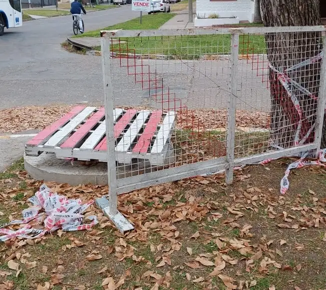 Una estructura cedió en calle Rivadavia
