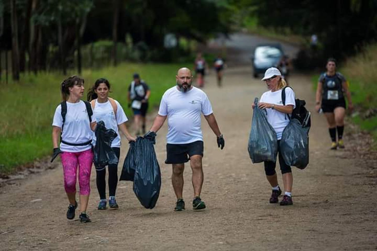 Entre actividad física y conciencia ambiental, el plogging se expande en Tandil