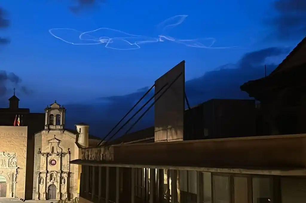 Susto por la aparición de luces extrañas en el cielo de media España