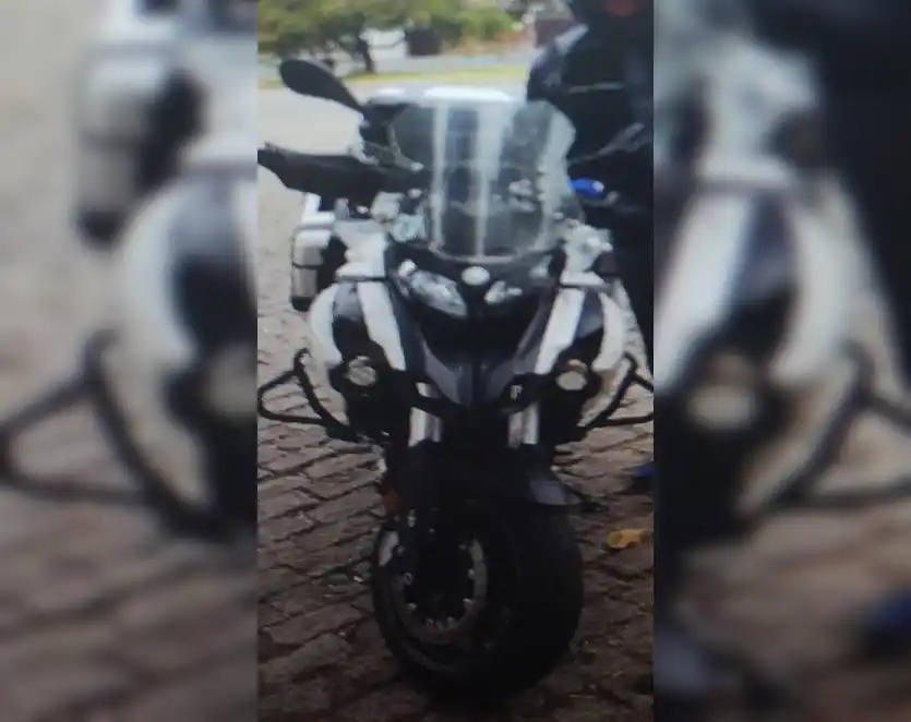 Cuatro delincuentes robaron una moto de alta cilindrada en la zona de Caseros y Pellegrini