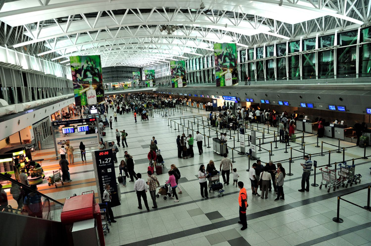Presentan proyecto en Diputados para denominar "Dr. René Favaloro" al Aeropuerto de Ezeiza