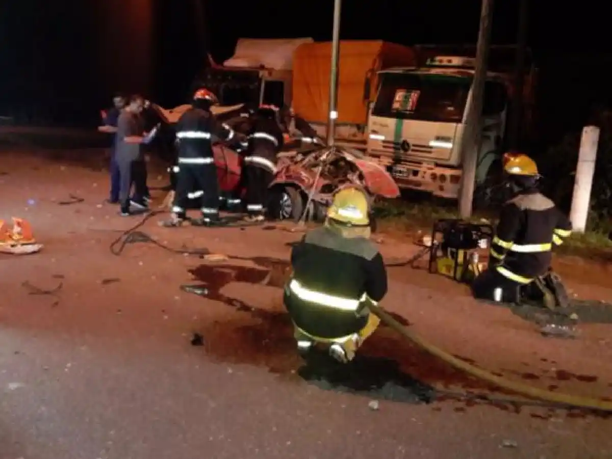 Tres personas murieron en un accidente en General Cabrera