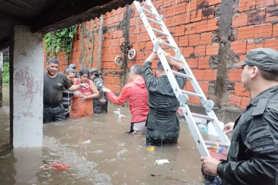 Con más de 200 milímetros de lluvia caída, la ciudad de Corrientes quedó bajo el agua
