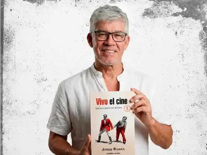 Jorge Román presenta en Formosa su libro Vivo el cine