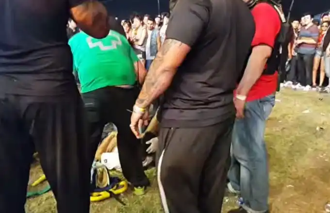 Un escalofriante video muestra al apuñalado en la Creamfields