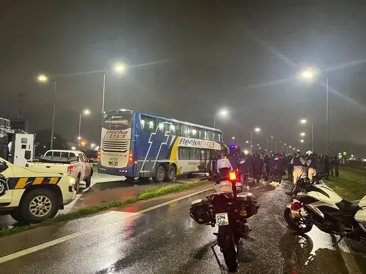 Ataque a tiros contra micros de Tigre en Uruguay: un hincha resultó herido