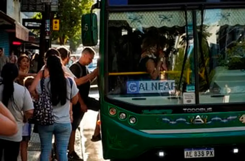 Paro de colectivos: la UTA se suma a la retención de tareas y se agrava la crisis del transporte