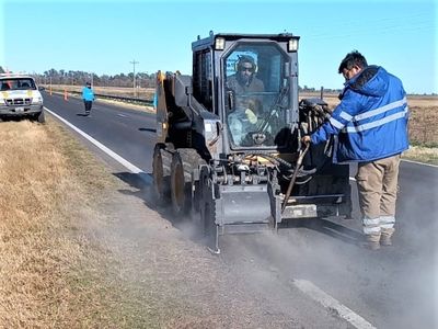 Trabajos de Vialidad Nacional en Ruta 33 entre Venado Tuerto y Murphy