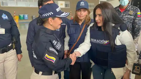 AIDA MERLANO EXTRADITADA A COLOMBIA: excongresista llegó a Bogotá a rendir cuentas (Video)
