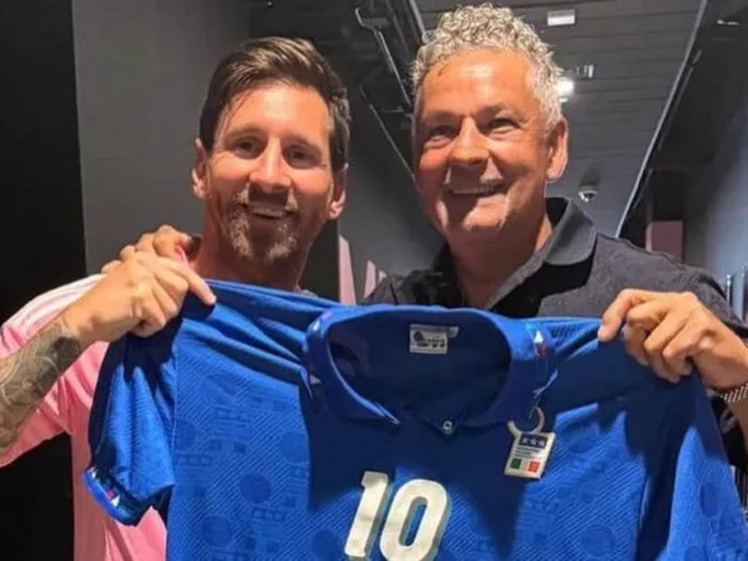 El cálido encuentro entre Messi y Roberto Baggio en el Mundial de Clubes