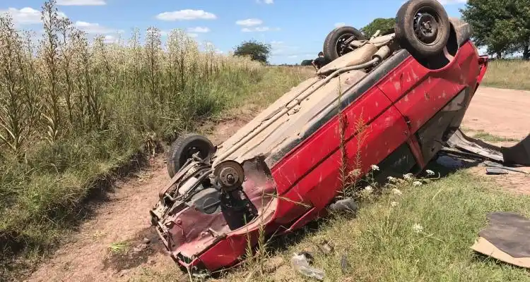 Santa Lucía: robaron un auto y apareció volcado en la zona rural