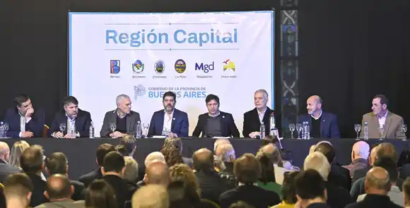 "Vamos por el desarrollo e integración de la Región Capital": Kicillof encabezó el encuentro junto a los 6 intendentes