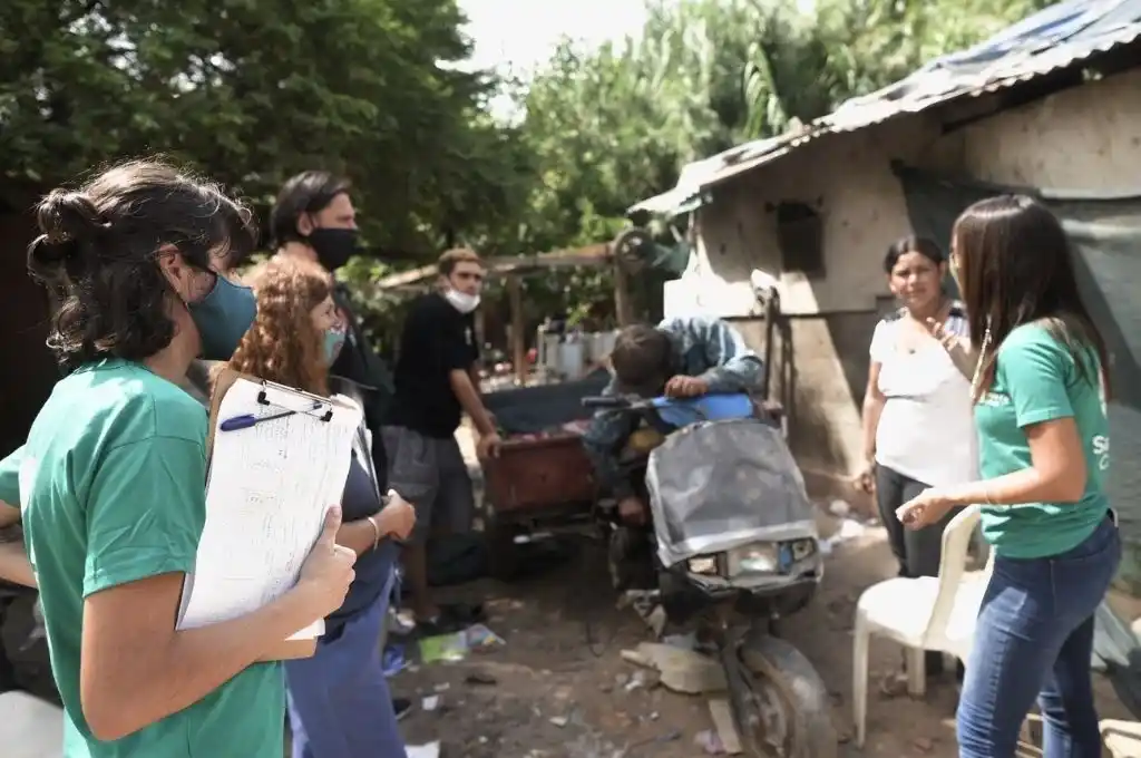 Comenzó el censo a familias que viven en el barrio Los Alisos