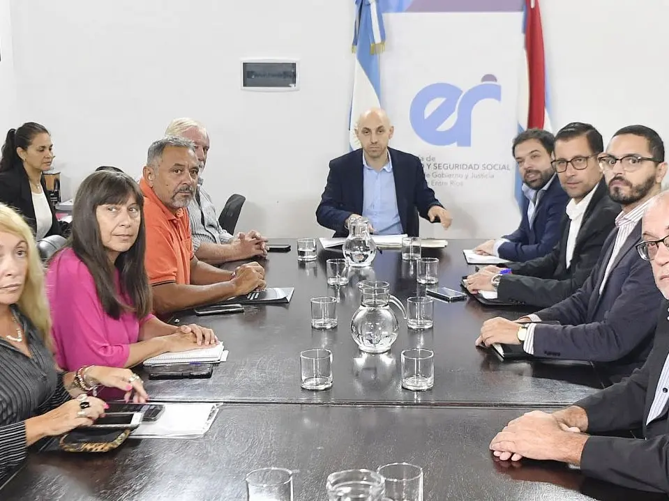 Gobierno y docentes definen el futuro del conflicto salarial