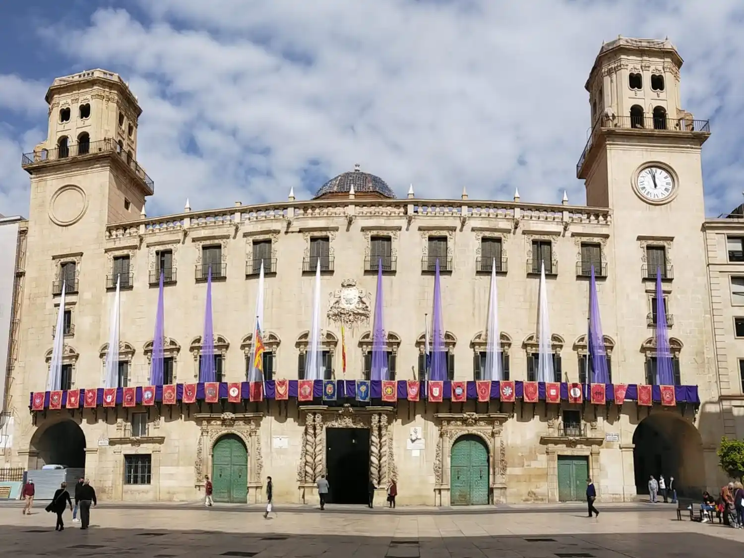 Colombianos en Alicante exigen a la Cancillería habilitar mesa de votación para elecciones de 2026