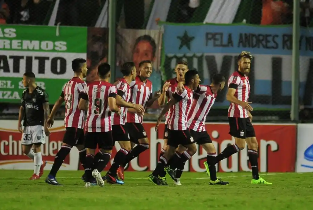 Estudiantes dio vuelta la serie y eliminó a Banfield 