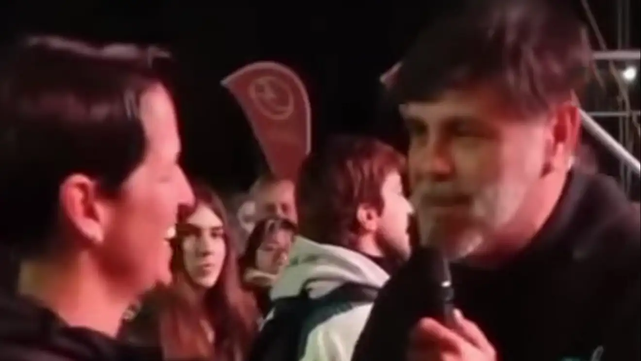 Captura del video que registró el momento de la propuesta de matrimonio, compartido en redes sociales.