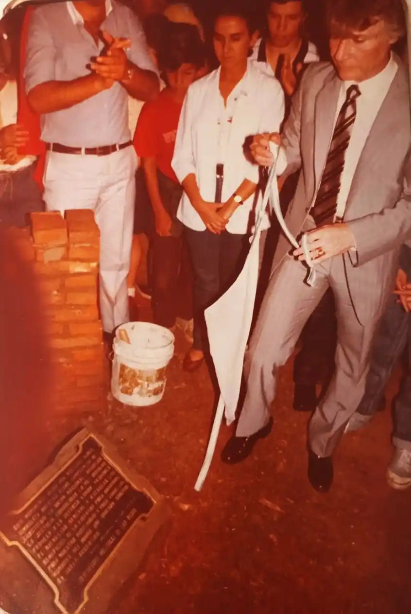 farabollini inauguración del monolito
