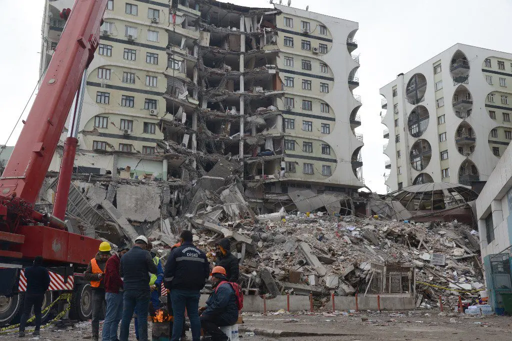 NUEVO TERREMOTO en Turquía deja un muerto y más de 60 heridos