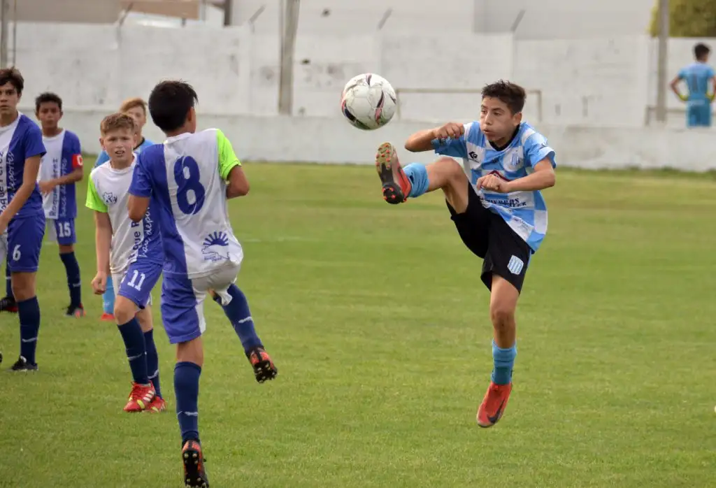 El fútbol de los chicos sigue a pleno.