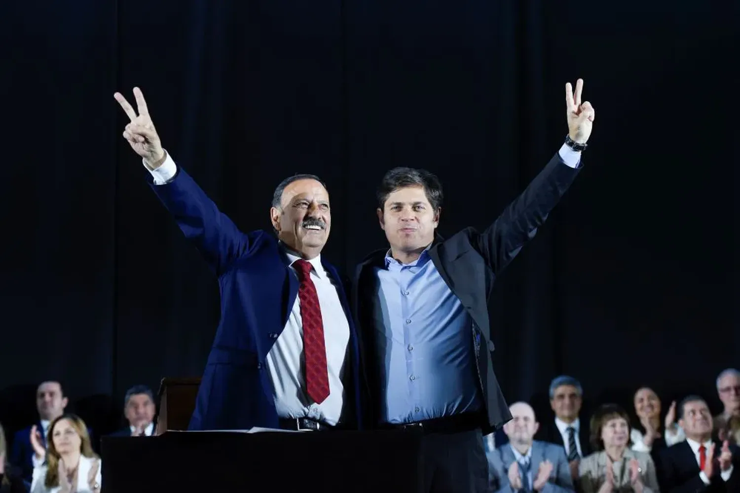 Kicillof y Quintela, durante la jura de la nueva Constitución de La Rioja este viernes.