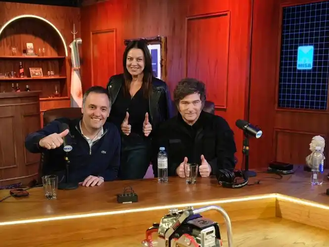 Javier Milei, Sandra Pettovello y Manuel Adorni en Carajo. Foto: X (@madorni)