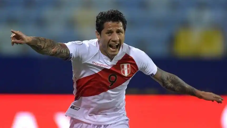 Perú eliminó a Paraguay y se metió en semifinales