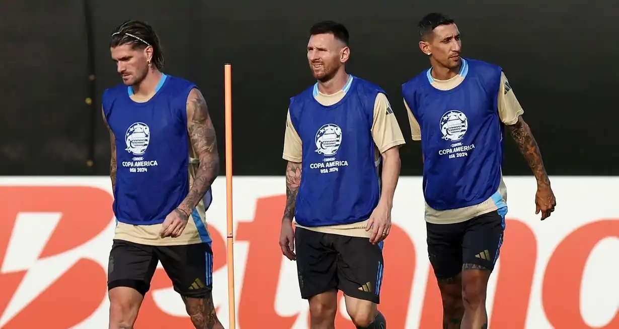 ¿Será De Paul el nuevo líder de la Scaloneta? Créditos: REUTERS/Agustin Marcarian