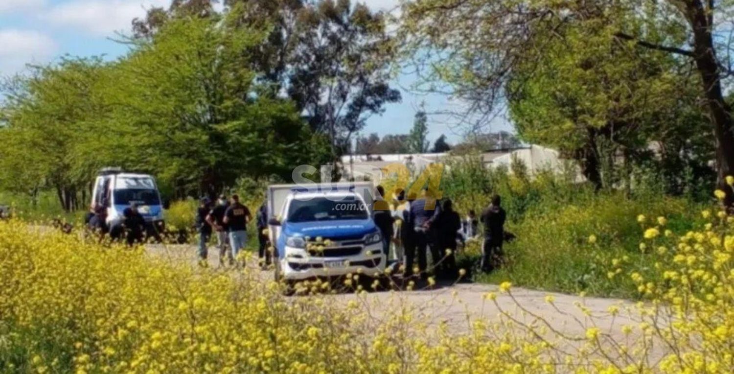 Encontraron en un baldío el cuerpo de un joven que fue acribillado