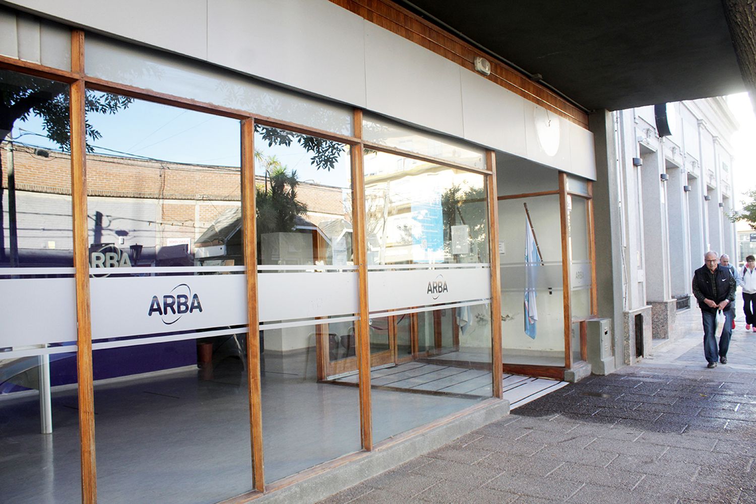 En 64 entre 57 y 59. Se encuentra el edificio propio de ARBA, hoy inactivo