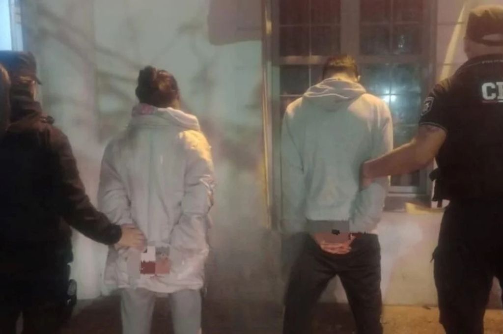 La pareja detenida fue trasladada a la comisaría 8va.